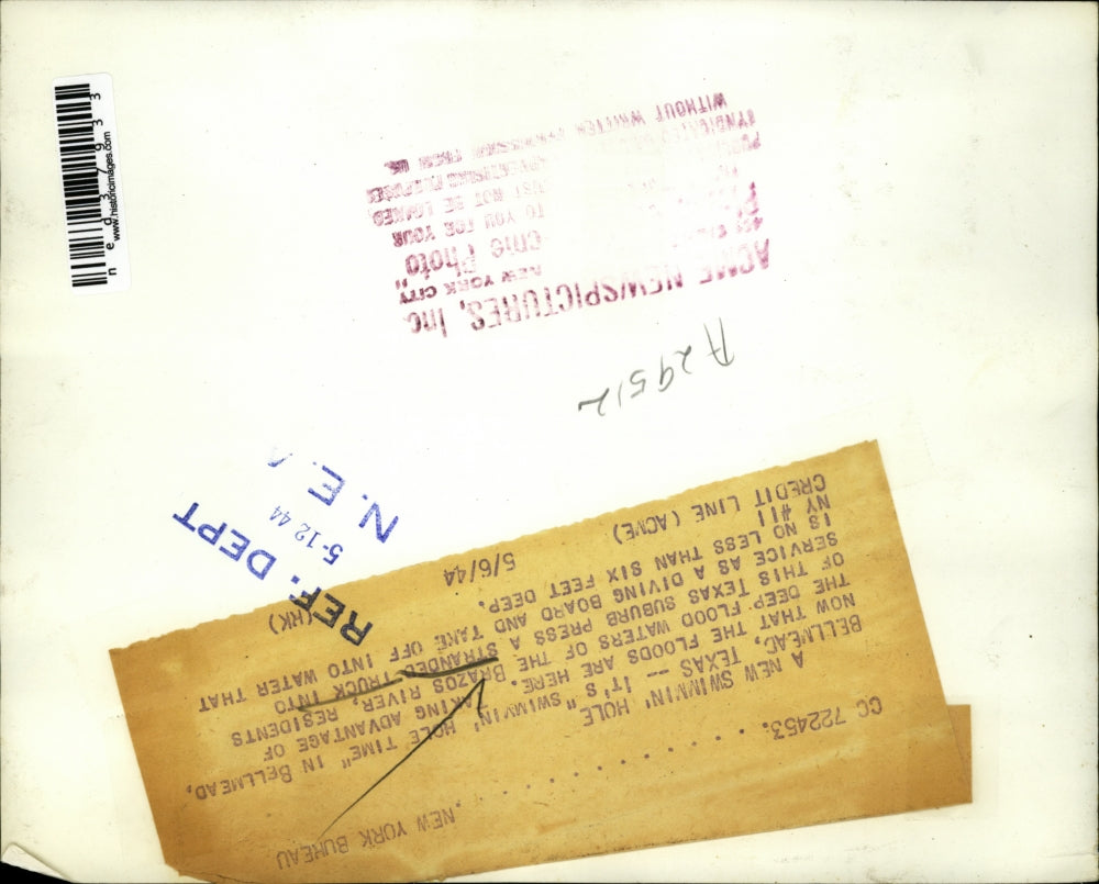 1944 Press Photo A new swimming hole, deep flood water, Brazos River