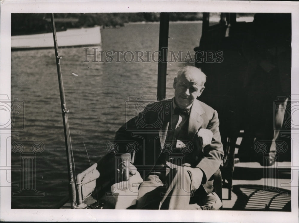 1936 Press Photo Thomas J. Lamont, noted financier snapped by candid cameraman
