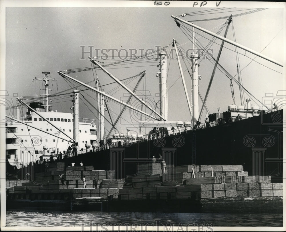 1964 Press Photo Sawn lumber is loaded aboard a freighter in Vancouver,
