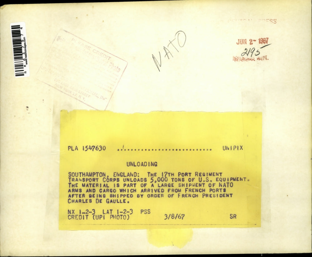 1967 Press Photo The 17th port regiment transport corps unloads 5,000