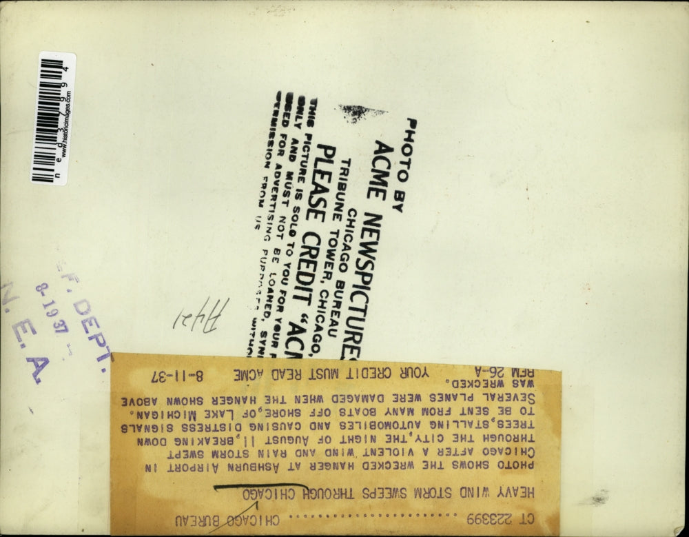 1937 Press Photo photo shows wrecked hangar at Ashburn Airport after a violent