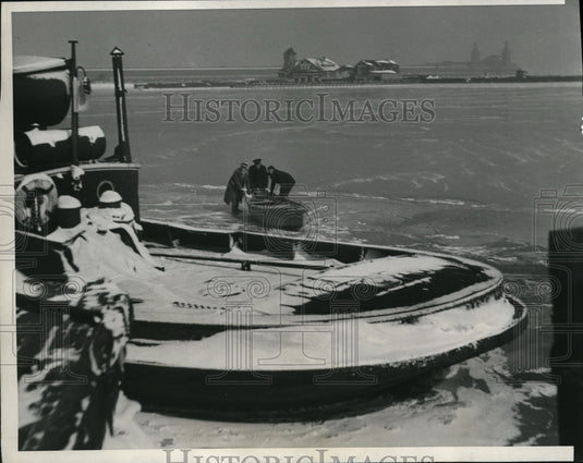 1933 Press Photo Lake Michigan between the breakwaters and the Chicago shore has