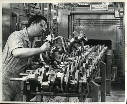 1967 Press Photo Thomas H. Oswald Removes V-8 Crankshaft