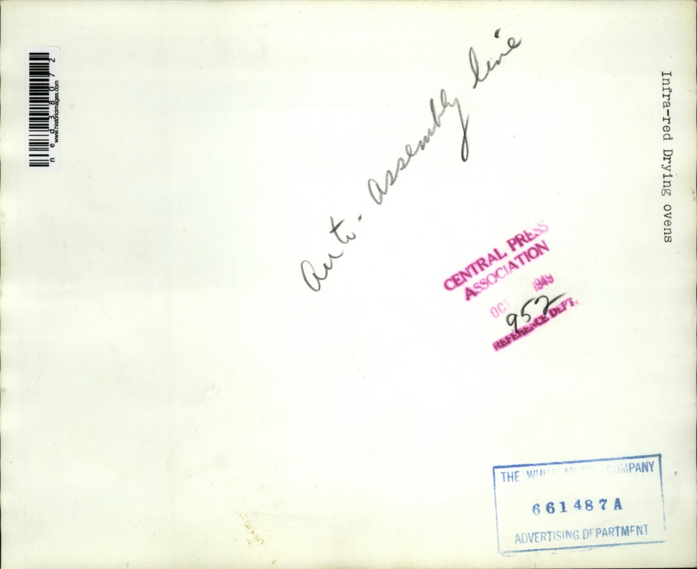 1949 Press Photo Cars On An Infra-Red Drying Assembly Line