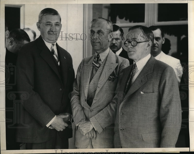 Load image into Gallery viewer, 1936 Press Photo WS Knudgen Alfred Sloan Jr and RH Grant - ned38104
