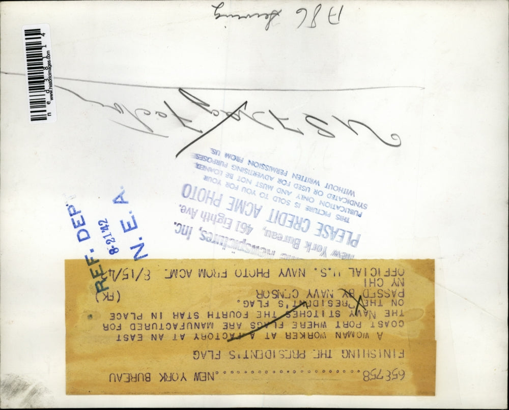 1942 Press Photo Woman Worker At A Factory At An East Coast Port