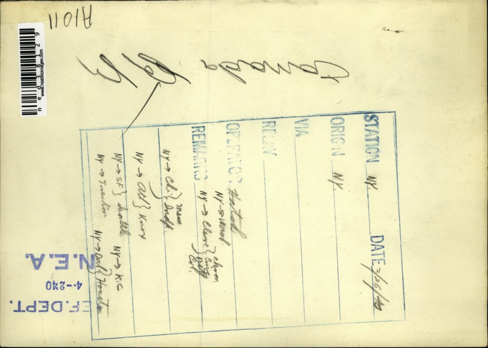 1940 Press Photo Workmen Dig Out Locomotive Stuck In Snow Drifts