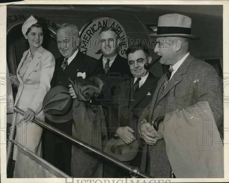 Load image into Gallery viewer, 1938 Press Photo Legionnaires From Afar - ned38147
