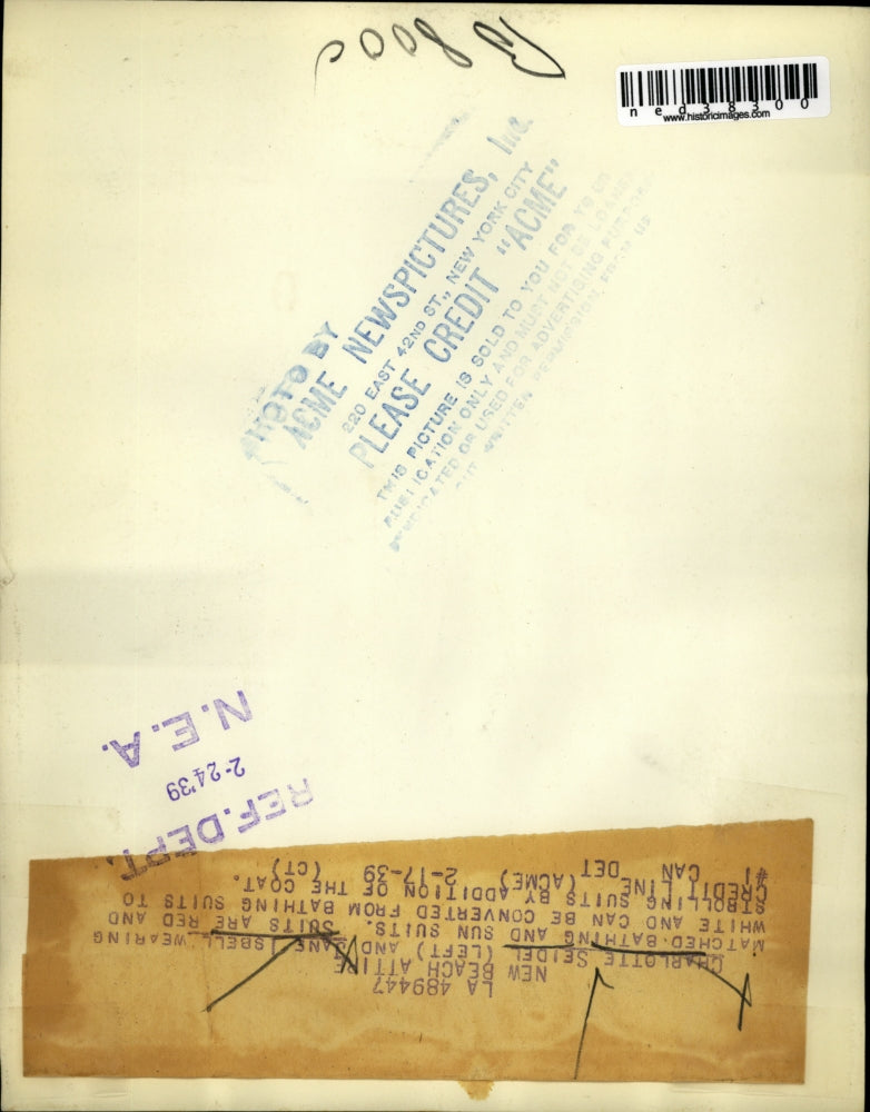 1939 Press Photo Charlotte Seidel And Jane Isbell Wearing Matched Bathing Suits