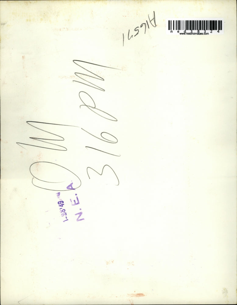 1949 Press Photo Edward Grillot set out to look for water in a small town