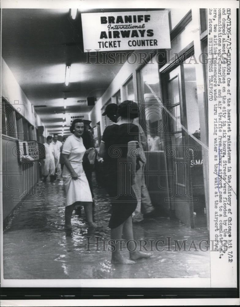1957 Press Photo Heavy rain flooded Midway airport in Chicago