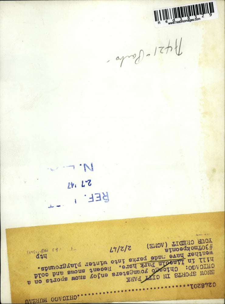 1947 Press Photo Chicago youngsters enjoy snow sports at Lincoln Park