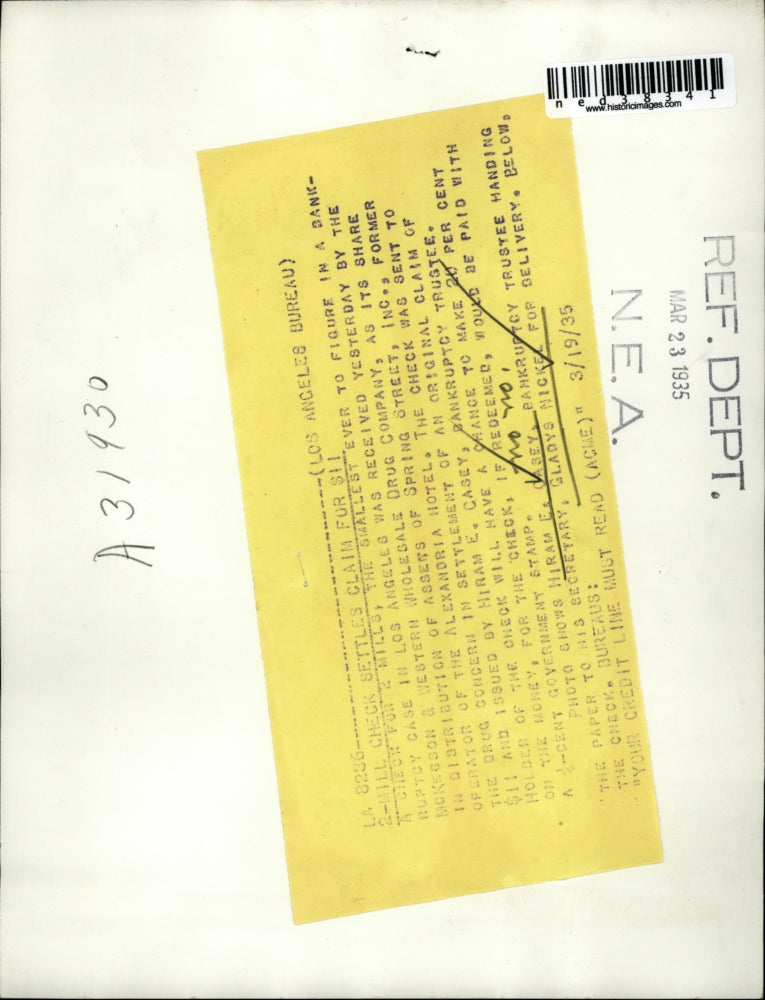 1935 Press Photo Hiram Casey handing check to Gladys Nickel for delivery