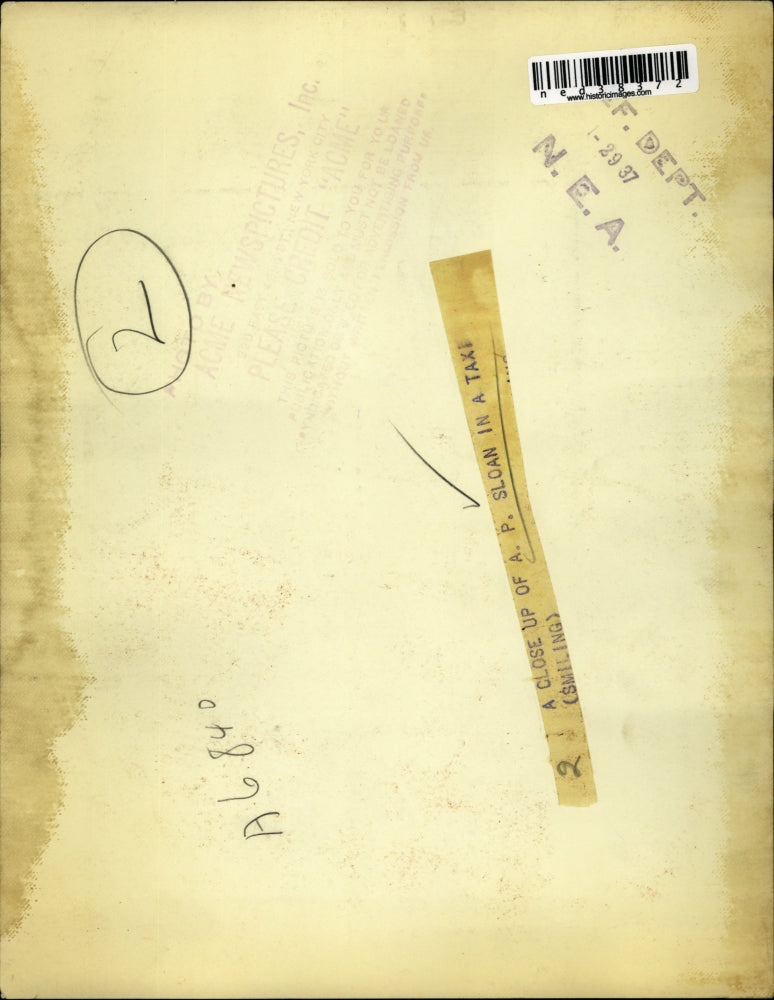 1937 Press Photo A.P. Sloan in taxi