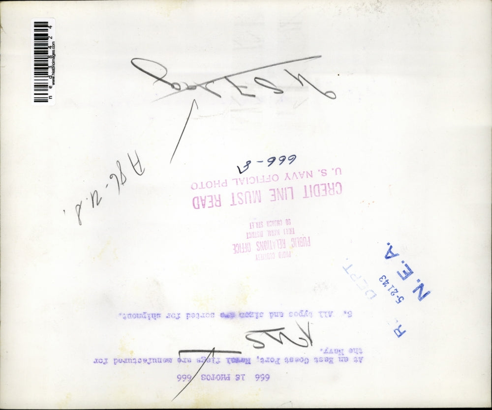 1943 Press Photo At an East Coast port Naval flags are manufactured for the Navy