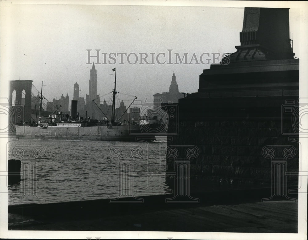 1933 Press Photo Bound for Distant & Romantic Ports of call a Rakish, Ocean