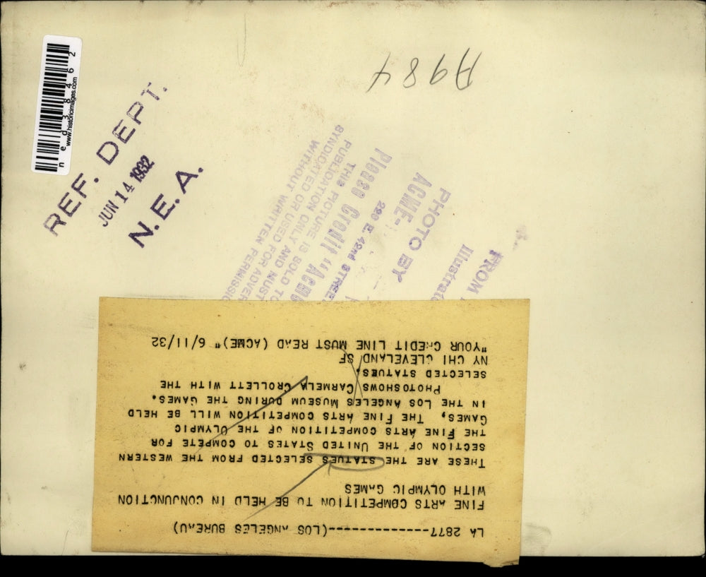 1932 Press Photo Carmela Crollett with the selected statues to compete