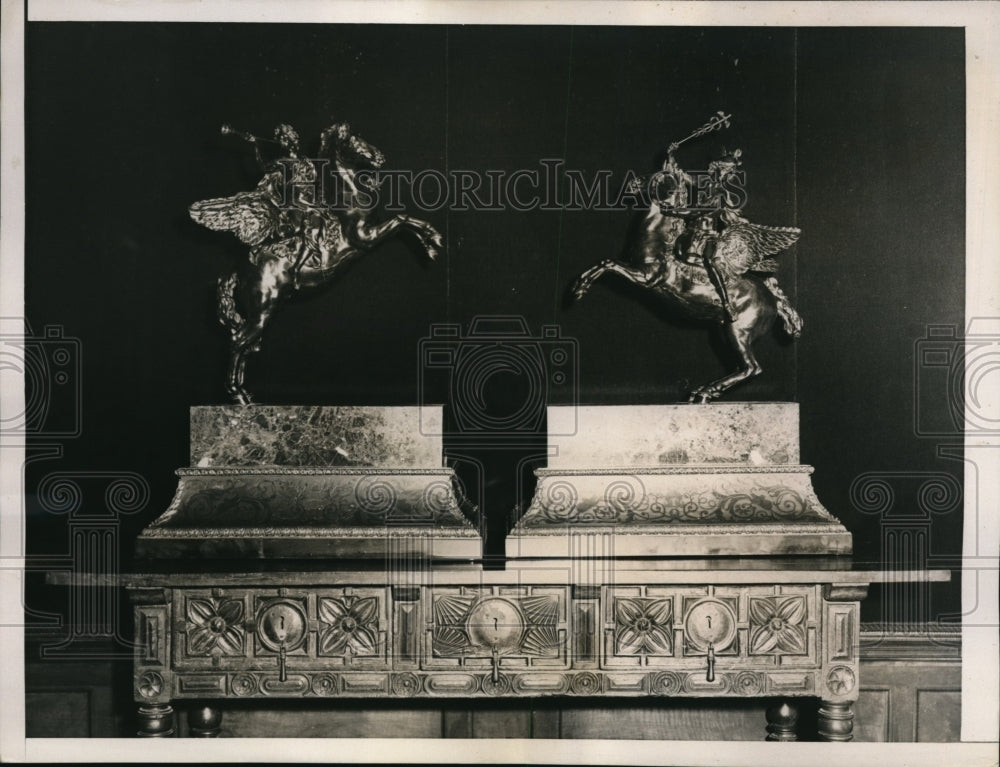 1933 Press Photo Miniature Horsed the state of Fame (L) & of Mercury