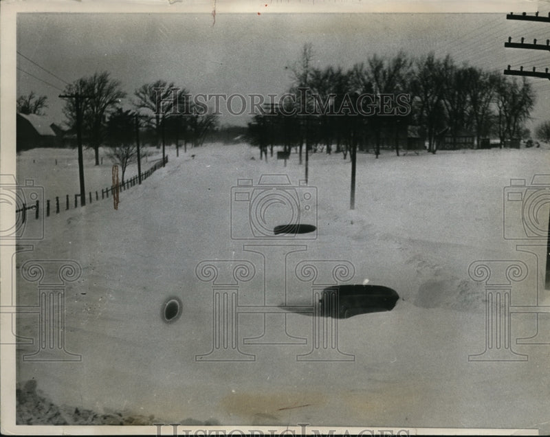Load image into Gallery viewer, 1936 Press Photo Two autos covered by snow on state highway
