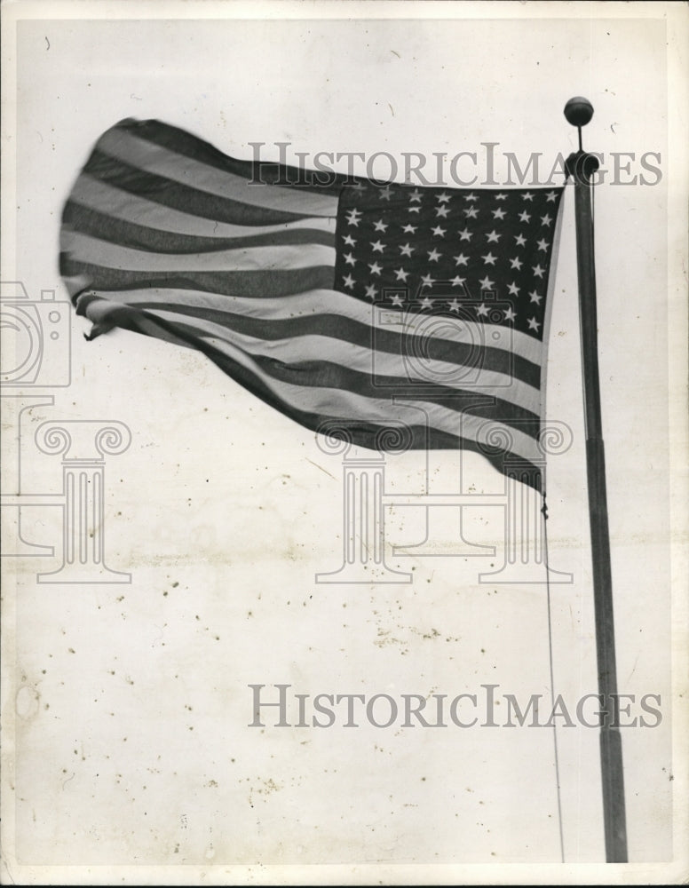 Load image into Gallery viewer, 1942 Press Photo US Flag
