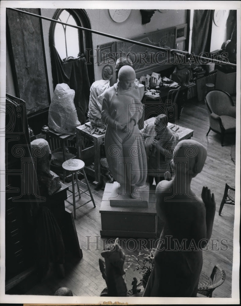 Load image into Gallery viewer, 1959 Press Photo Stages Of Construction Studio Home Church Plenty Of Headroom

