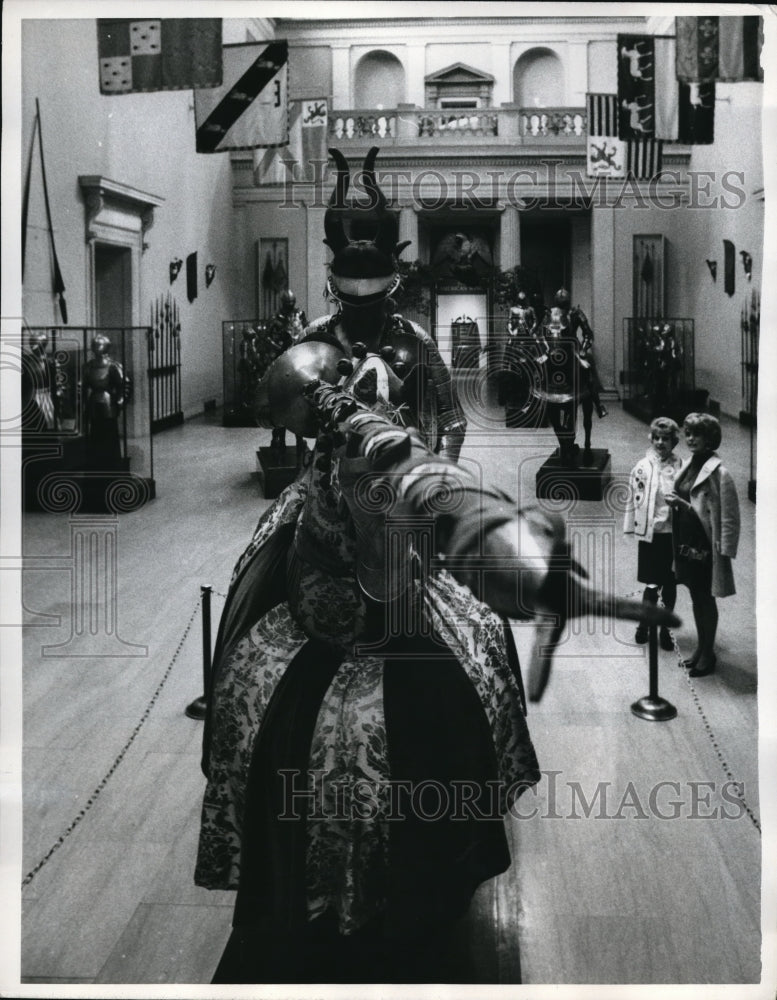 Load image into Gallery viewer, 1969 Press Photo the Armor Court in the Morgan Wing presents a lavish militaary
