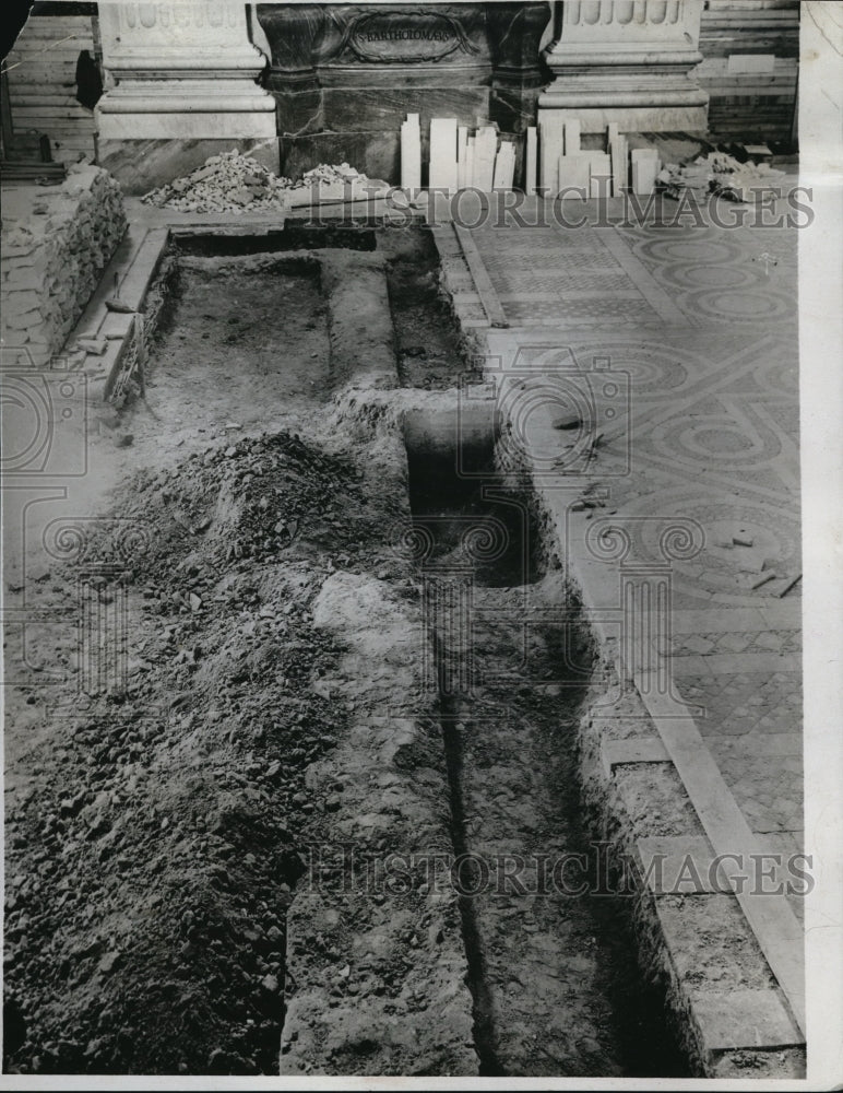 1935 Press Photo Closing the excavation part of Constantine's Basilica