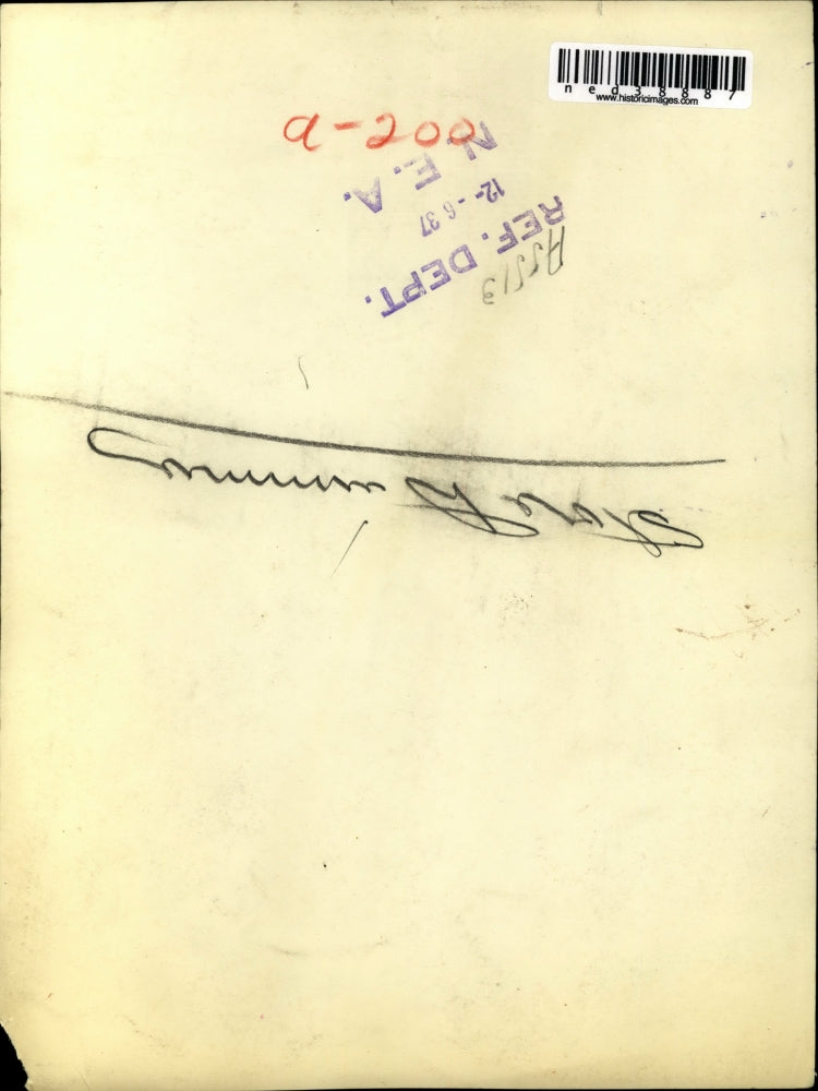 1937 Press Photo A store dummy with a coat