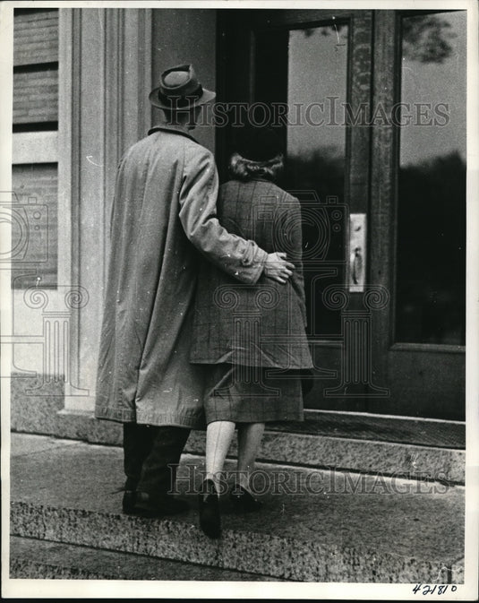 1937 Press Photo Bill & Joan Pay A Visit State Chemist, Frederick Remer
