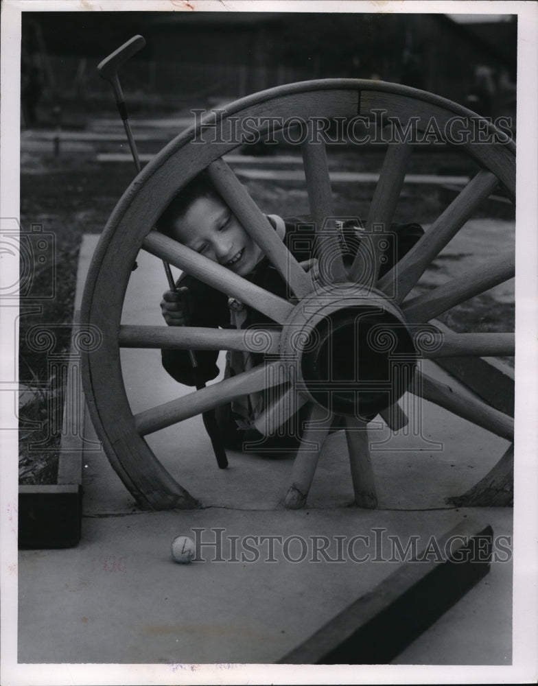 Load image into Gallery viewer, 1955 Press Photo Robert Turner 8, at Gene Kunes - ned39017
