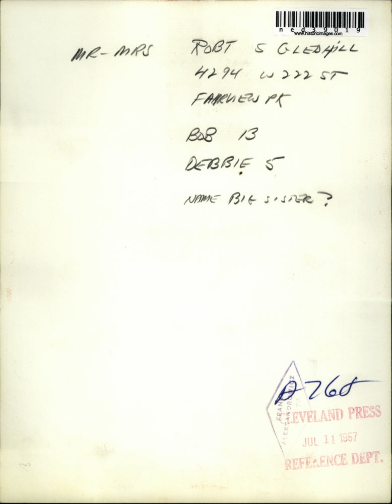 1957 Press Photo Mr. & Mrs. Robert Gledhill with Bob, Debbie and big sister