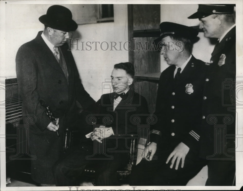 1932 Press Photo Police questioning Edward Kemmerer