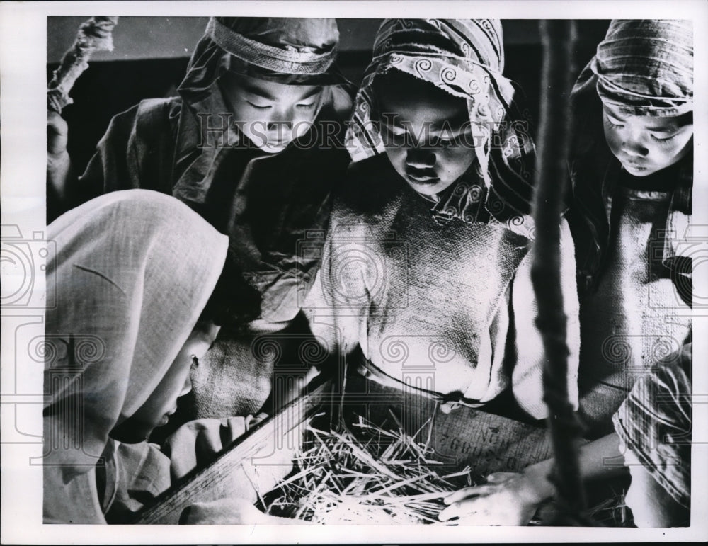 1952 Press Photo Hawaiian Girls Dramatize the Birth of Christ.