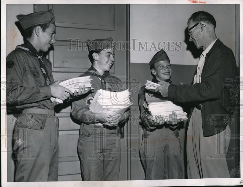 Load image into Gallery viewer, 1959 Press Photo Boy Scouts Prepare To Distribute Material For The S.E. Area
