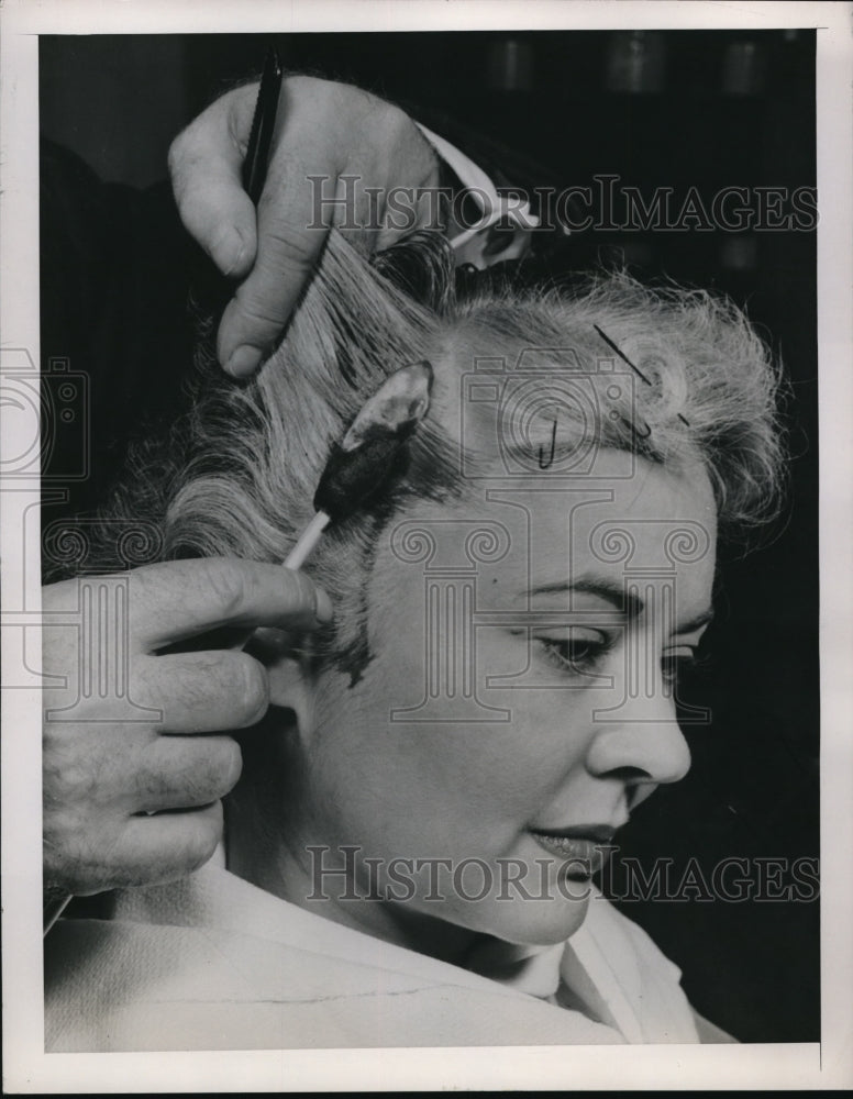 1949 Press Photo Woman Getting Her Hair Dyed
