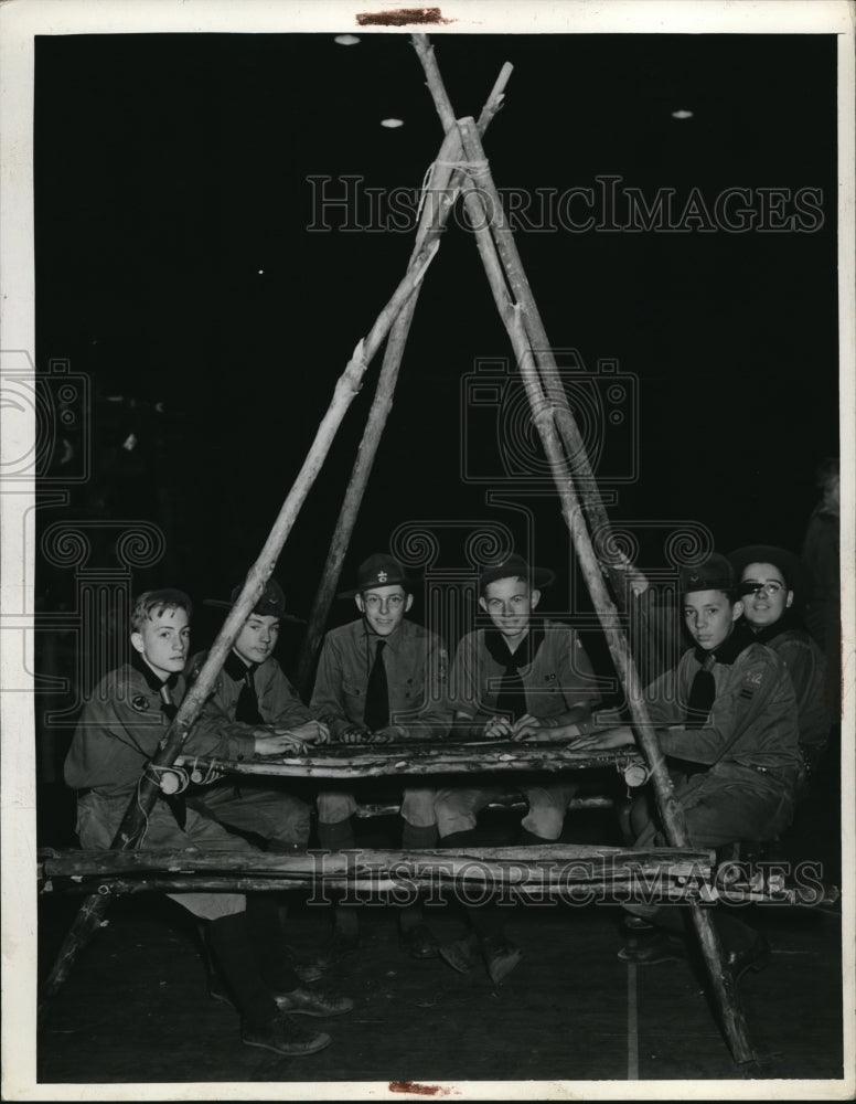 Load image into Gallery viewer, 1935 Press Photo Troop-Brooklyn Dinner table
