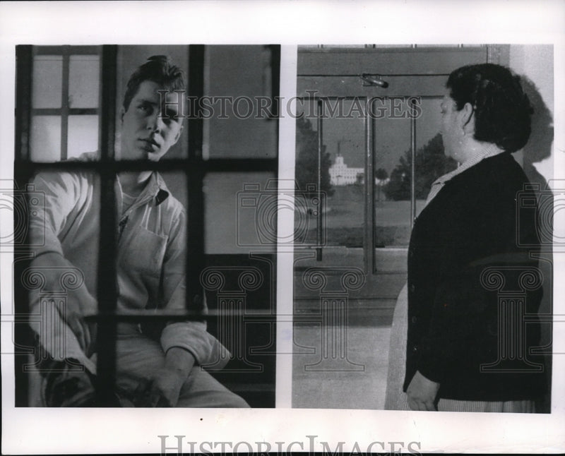 Load image into Gallery viewer, 1954 Press Photo Reidsville Ga a 15 day stay of execution has been granted
