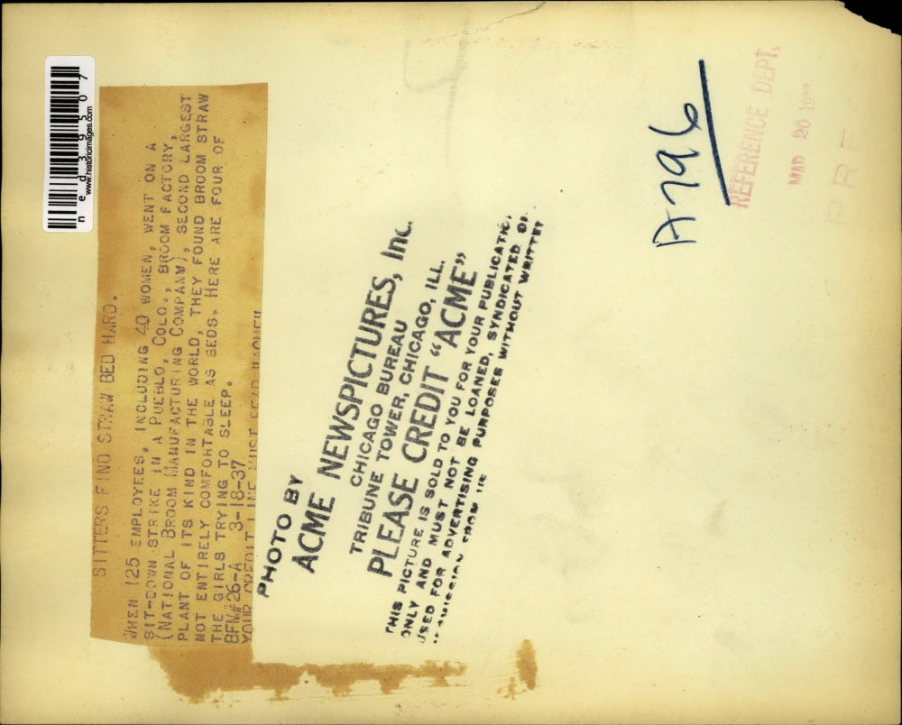 1937 Press Photo Pueblo Colorado Strikers Try To Sleep On Broom Straw Beds