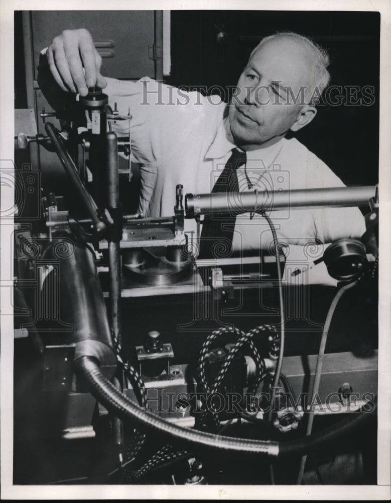 Load image into Gallery viewer, 1954 Press Photo Dr. Paul Kirkpatrick Developing His X-Ray Microscope
