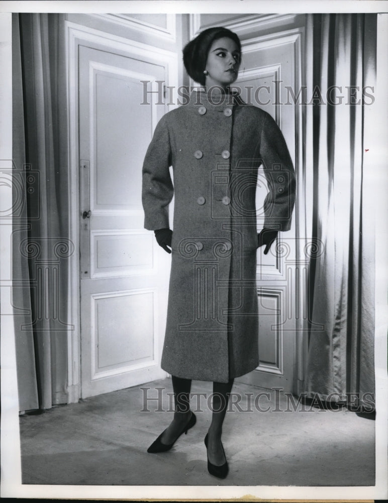 1959 Press Photo Jacques Heim Uses Buttercup-Yellow Wool For A Straight Coat
