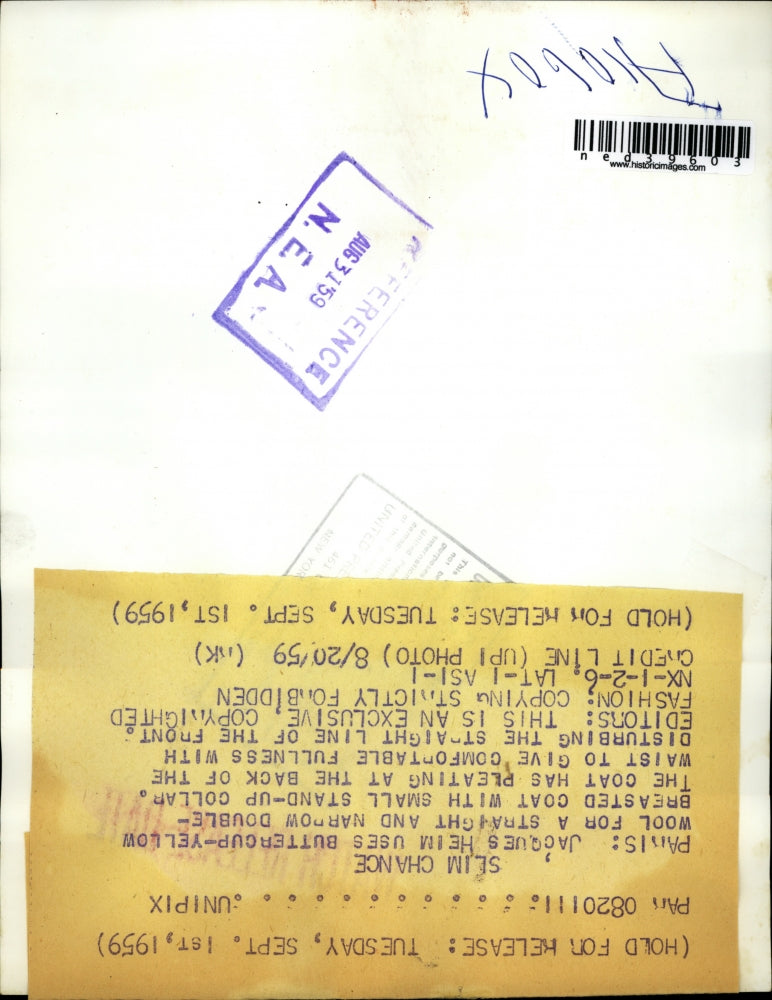 1959 Press Photo Jacques Heim Uses Buttercup-Yellow Wool For A Straight Coat