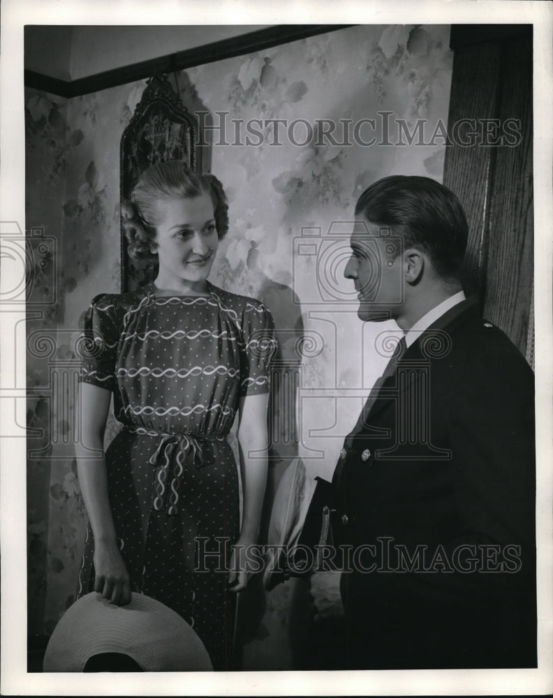 1944 Press Photo Chester Kirkwood and Bernadine Koman War and a woman Fiction
