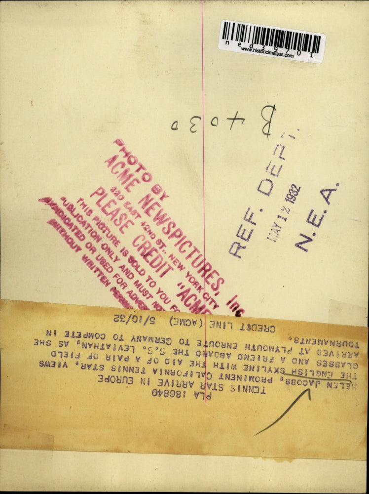 1932 Press Photo Helen Jacobs prominent tennis star views English skyline with