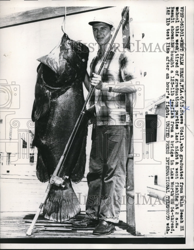1958 Press Photo Steve Udell Caught A 125-lb Jewfish From A Bridge