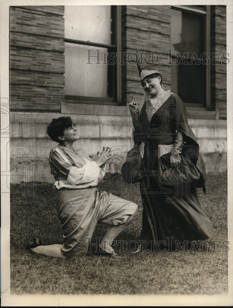 1930 Press Photo Dorothy Lees And Mary Ruth Wright Singing Old Ballads