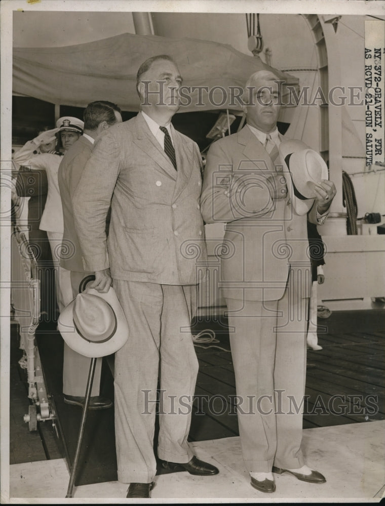 Load image into Gallery viewer, 1939 Press Photo Roosevelt Receives 21 Gun salute
