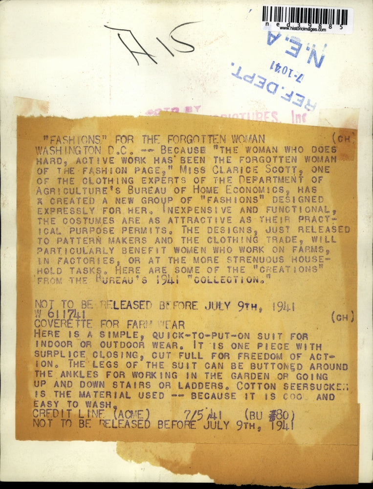 1941 Press Photo Woman Wears A Quick-To-Put-On Suit For Indoor Or Outdoor Wear