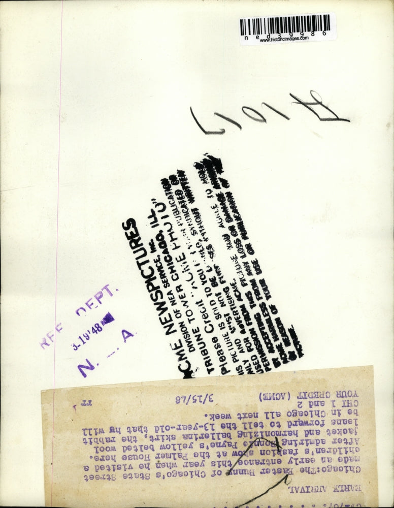 1948 Press Photo Easter bunny whispering to Bonnie Payne at the Palmer House