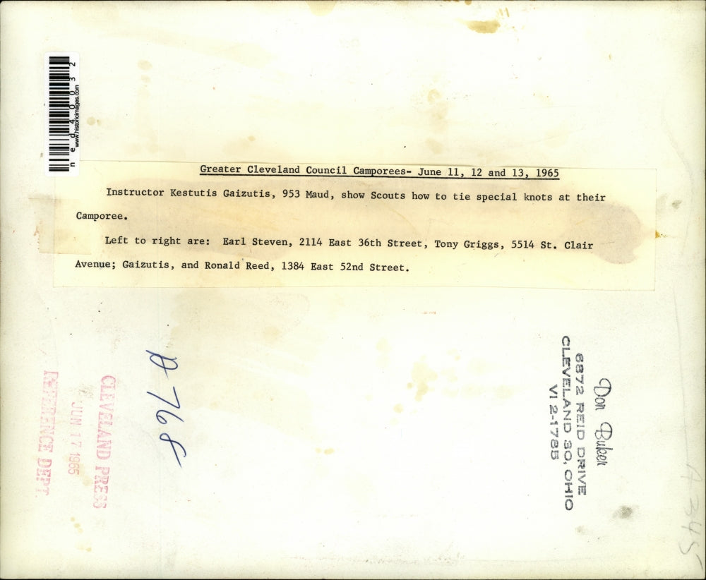 1965 Press Photo Kestutis Gaizutis demonstrates how to Tie Special Knots