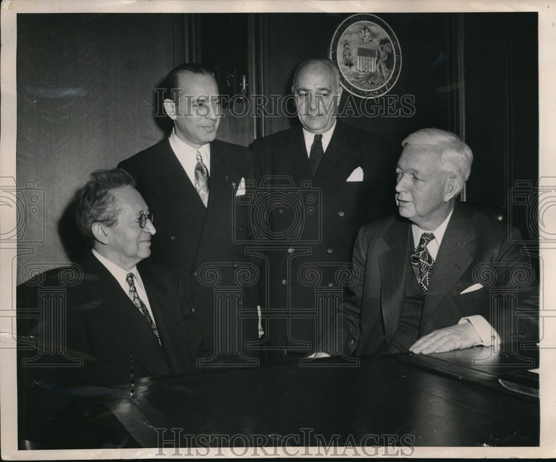 Load image into Gallery viewer, 1948 Press Photo Dr. Ben Zvi, Abe Larovitz, Alderman Lewis, and Martin Kennelly
